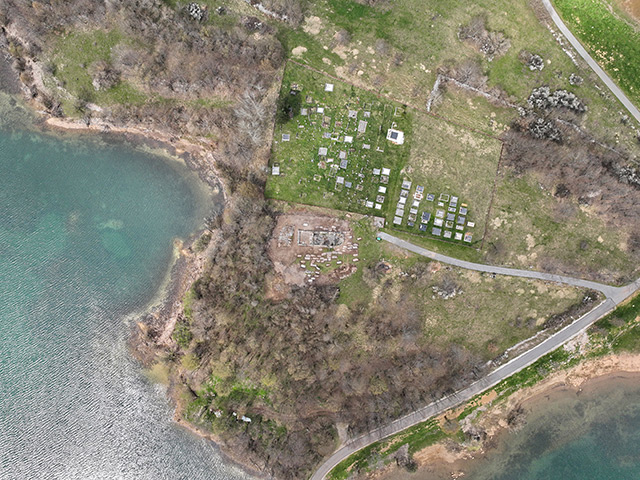 Srednjovjekovno groblje sa stećcima i ostacima hrama sv. Arhangela u Štikadi