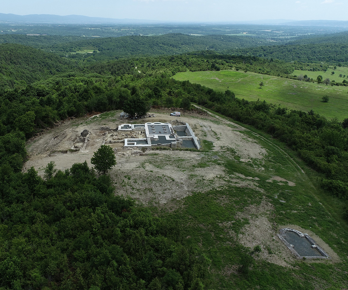 Rudina, ostaci benediktinske opatije sv. Mihovila arkanđela