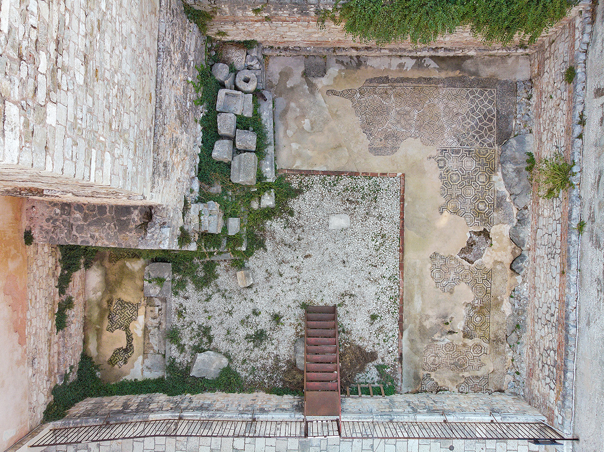 Konzervatorsko-restauratorski radovi na mozaicima Dioklecijanove palače u Splitu