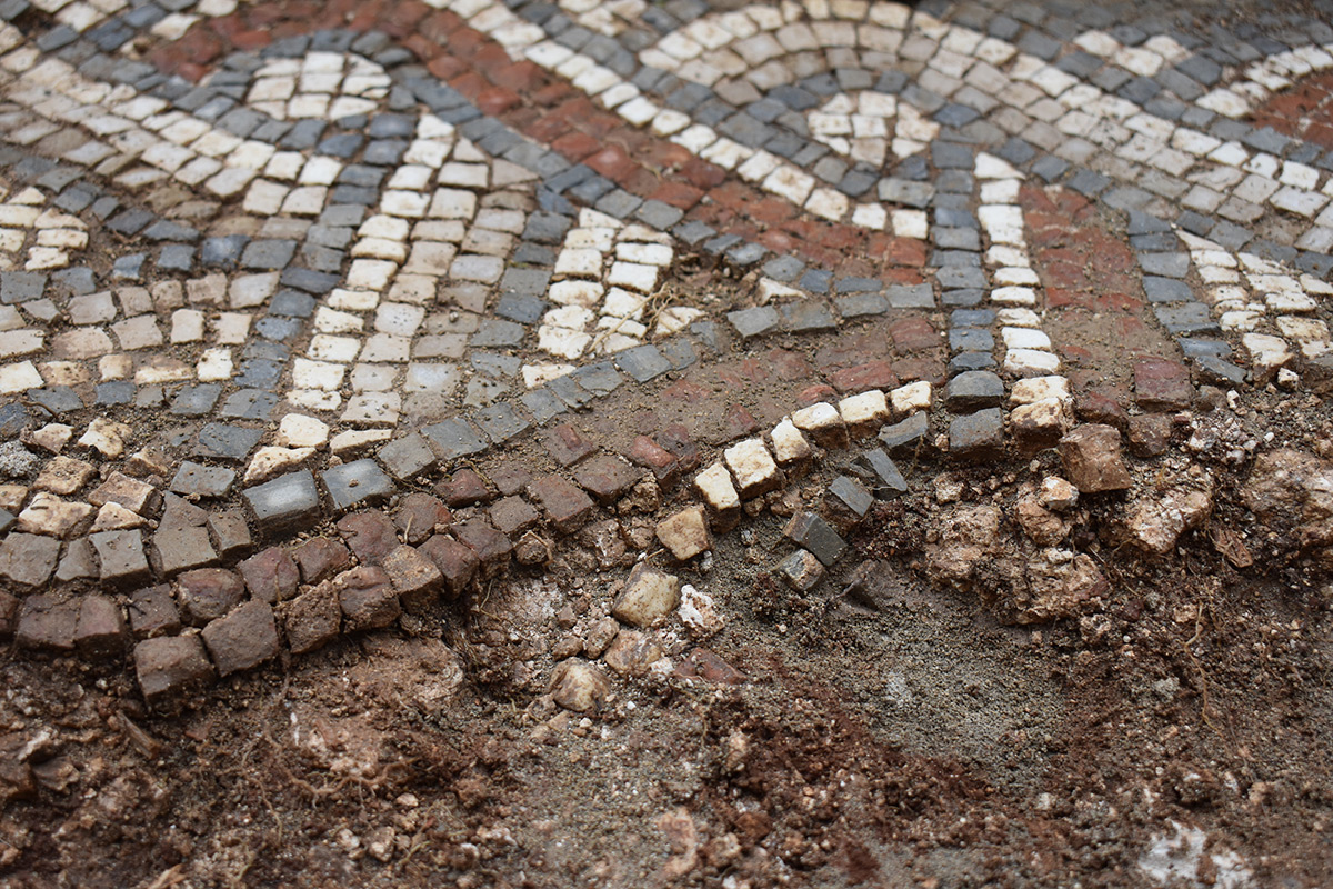Konzervatorsko-restauratorski radovi na mozaicima bazilike sv. Stjepana u Grohotama na otoku Šolti