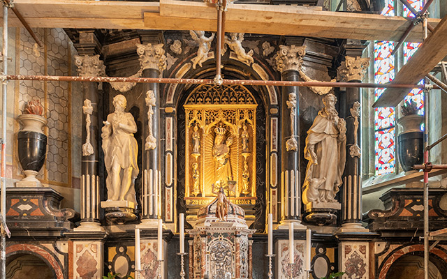 Konzervatorsko-restauratorski radovi na oštećenom glavnom oltaru crkve Majke Božje Remetske