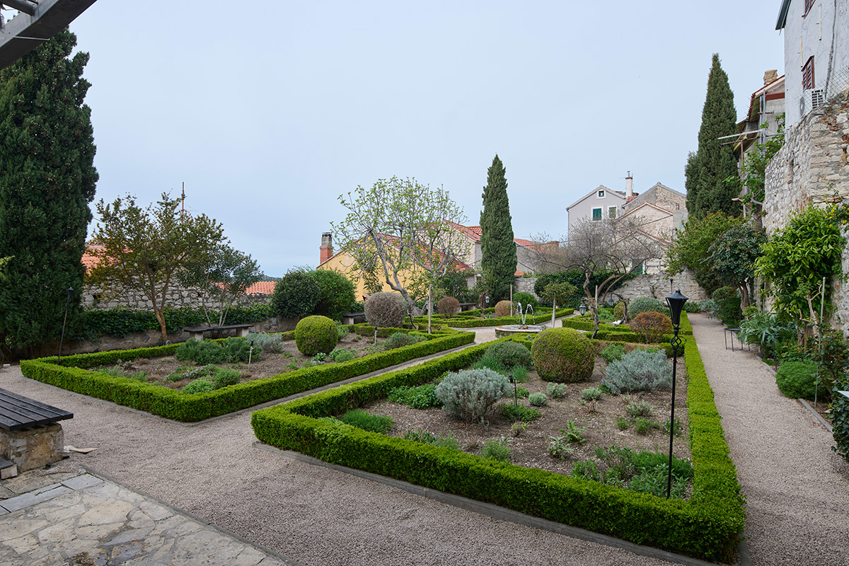Samostan i crkva sv. Lovre u Šibeniku